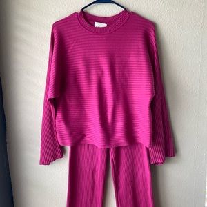 Pink stretchy two piece set!